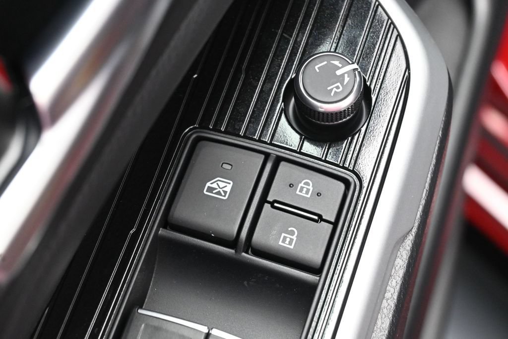 Used 2026 Toyota Sienna XSE AWD/4WD image 12