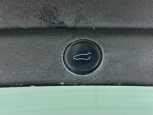 Used 2021 Tesla Model Y Long Range AWD/4WD image 29
