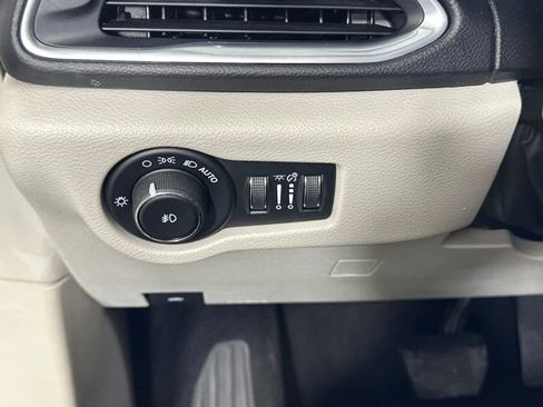 Used 2018 Chrysler Pacifica Touring-L Plus w/ Advanced Safetytec Group image 19