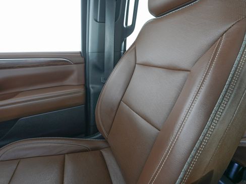 Used 2021 Chevrolet Suburban High Country image 30