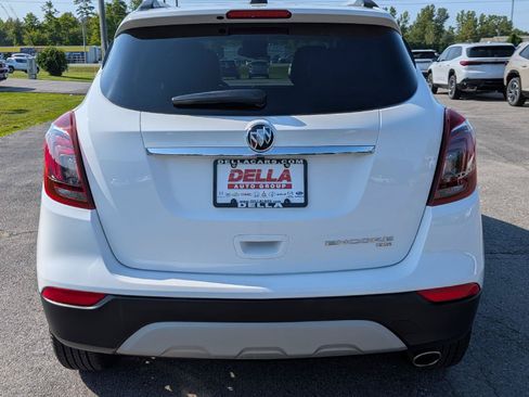 Used 2022 Buick Encore Preferred AWD/4WD image 9