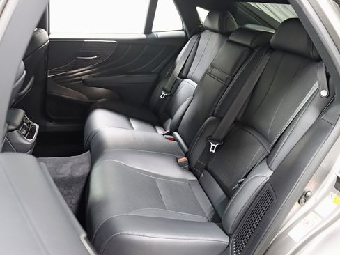 Used 2018 Lexus LS 500h AWD w/ Accessory Package (Z2) image 29
