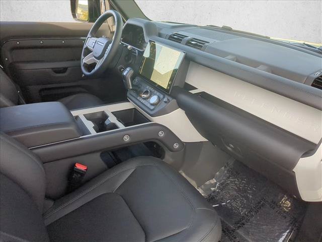 Used 2026 Land Rover Defender 130 X-Dynamic SE AWD/4WD image 29