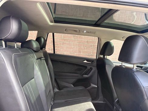 Used 2022 Volkswagen Tiguan SE w/ Panoramic Sunroof Package FWD image 23