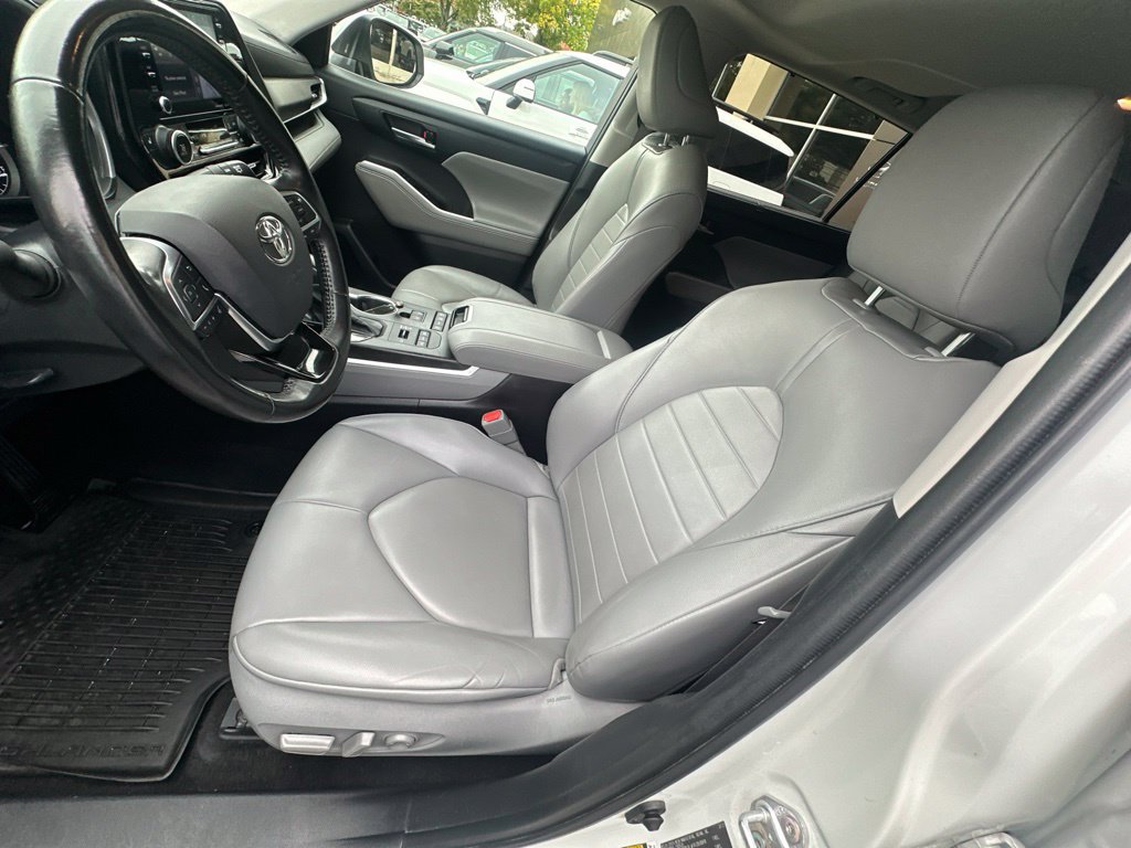 Used 2021 Toyota Highlander XLE AWD/4WD image 10