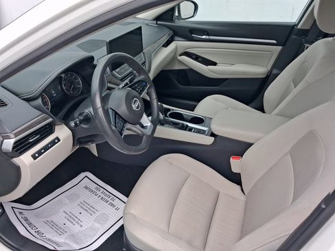 Used 2023 Nissan Altima 2.5 SV w/ SV Premium Package AWD/4WD image 4