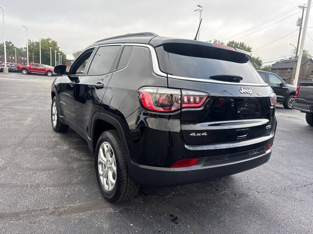 Used 2024 Jeep Compass Latitude AWD/4WD image 9