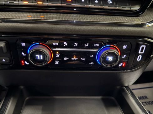 Used 2025 Chevrolet Silverado 2500 ZR2 w/ Technology Package image 17