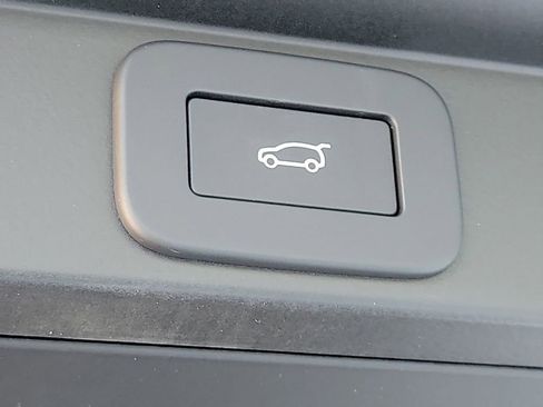 New 2026 Land Rover Range Rover SV image 12