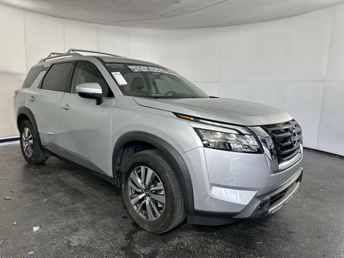 Used 2023 Nissan Pathfinder SL w/ Cargo Package image 2