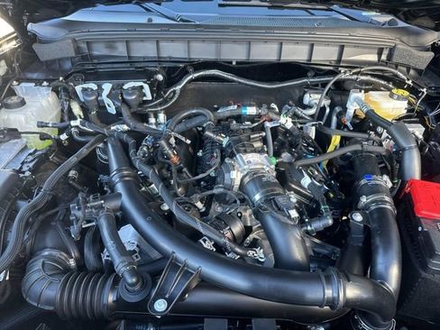 New 2025 Ford Bronco Badlands image 34