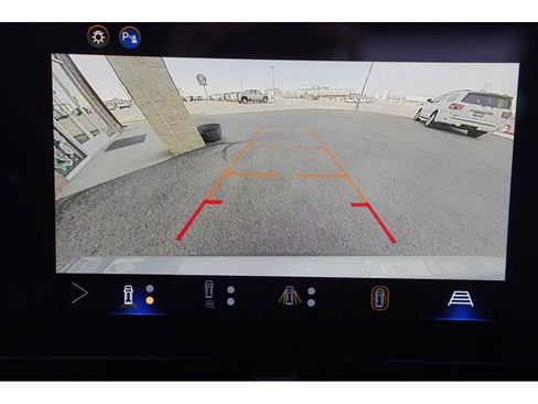 Used 2025 Chevrolet Equinox LT w/ Convenience Package II image 23