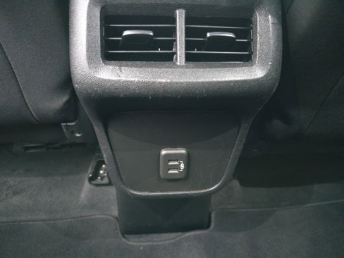 Used 2020 Chevrolet Equinox LT image 16