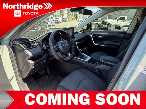 Used 2021 Toyota RAV4 XLE w/ Convenience Package image 5