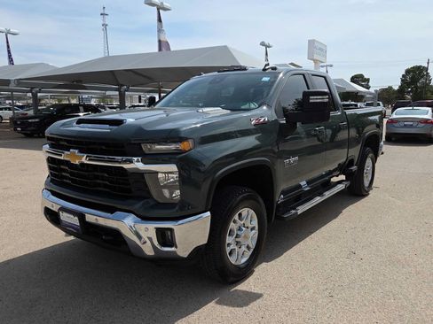 Used 2025 Chevrolet Silverado 2500 LT w/ Texas Edition AWD/4WD image 4
