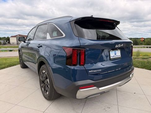 Used 2024 Kia Sorento S w/ Panoramic Sunroof Package FWD image 7