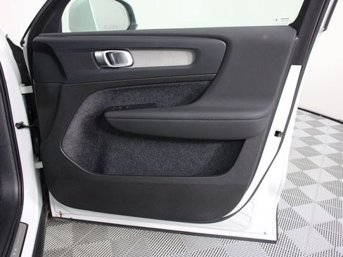 Certified 2025 Volvo XC40 B5 Plus image 21