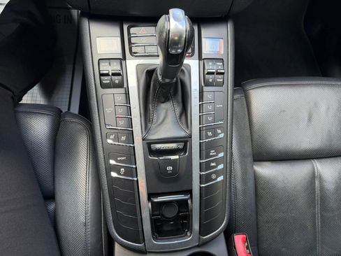 Used 2018 Porsche Macan Sport Edition AWD/4WD image 31