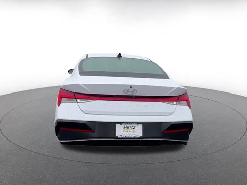 Used 2025 Hyundai Elantra SEL image 12