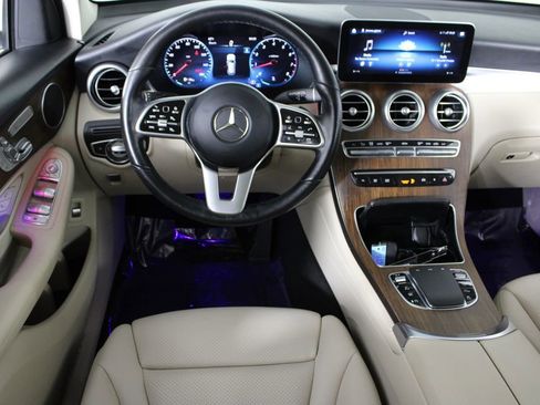 Used 2022 Mercedes-Benz GLC 300 4MATIC image 4