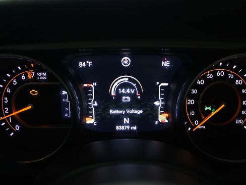 Used 2018 Jeep Wrangler Unlimited Sahara w/ LED Lighting Group AWD/4WD image 5
