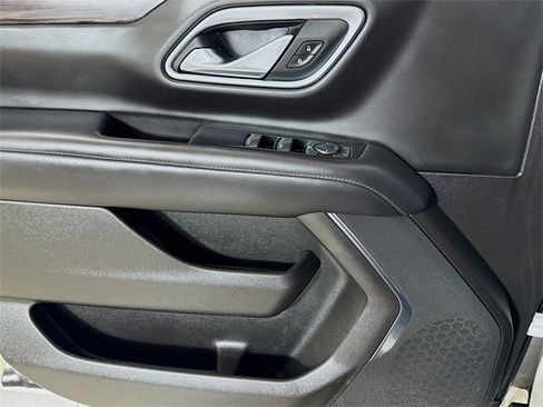 Used 2021 Chevrolet Suburban LS image 15