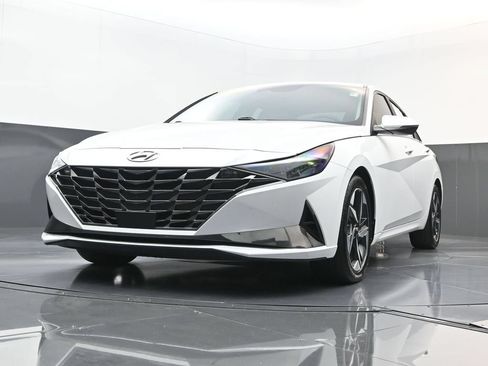 Certified 2022 Hyundai Elantra Limited w/ Cargo Package FWD image 27