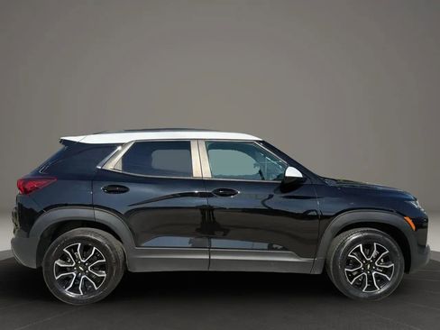 Used 2021 Chevrolet TrailBlazer ACTIV w/ Sun and Liftgate Package AWD/4WD image 9
