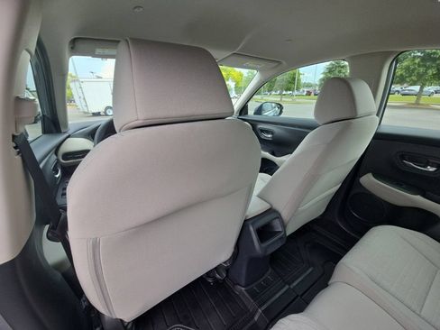 Used 2025 Honda HR-V LX image 13