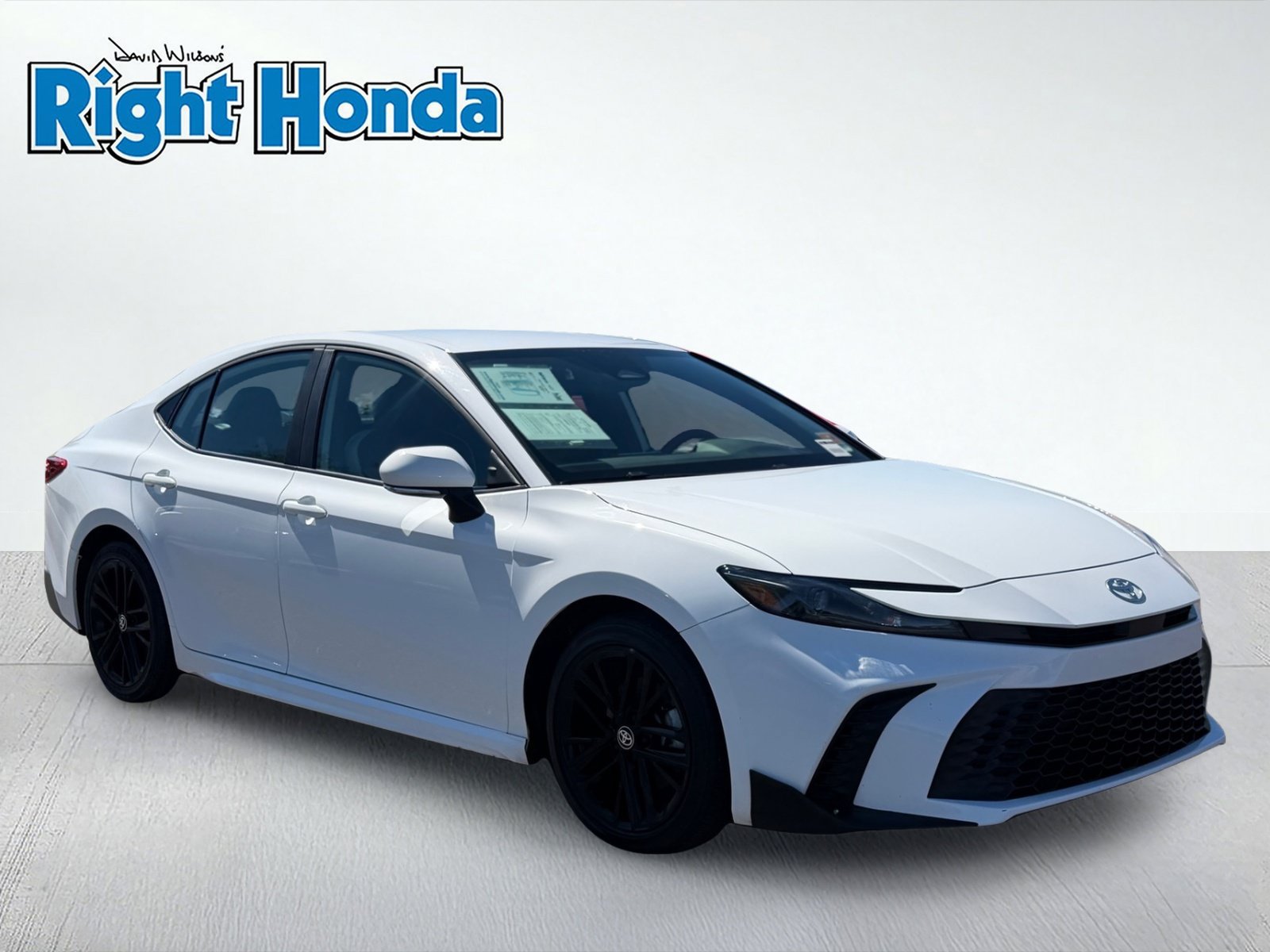 Used 2025 Toyota Camry SE FWD image 9