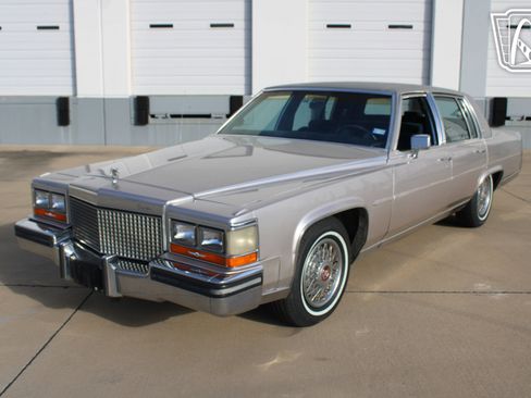 Used 1987 Cadillac Brougham image 3
