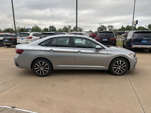 New 2026 Volkswagen Jetta SE FWD image 4