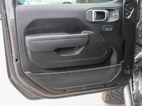 Used 2023 Jeep Gladiator Willys image 9