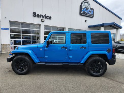 Used 2014 Jeep Wrangler Unlimited Sahara AWD/4WD image 10