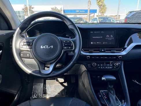Used 2022 Kia Niro EX image 20