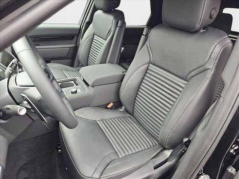 New 2025 Land Rover Discovery S image 17
