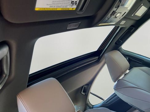 New 2025 Lexus ES 350 w/ Premium Package image 4