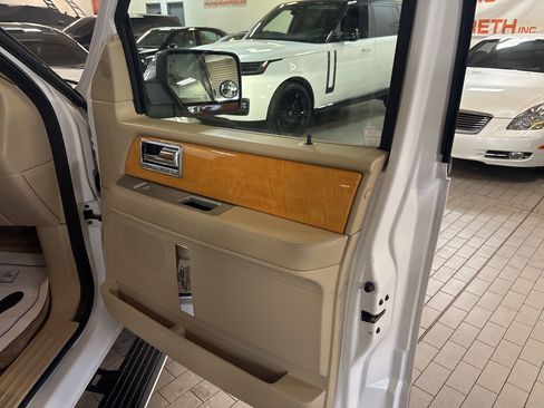 Used 2010 Lincoln Navigator L Base image 14