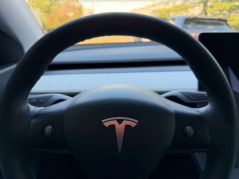 Used 2021 Tesla Model Y Long Range image 13