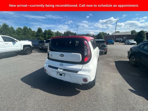 Used 2017 Kia Soul + w/ Designer's Package FWD image 8