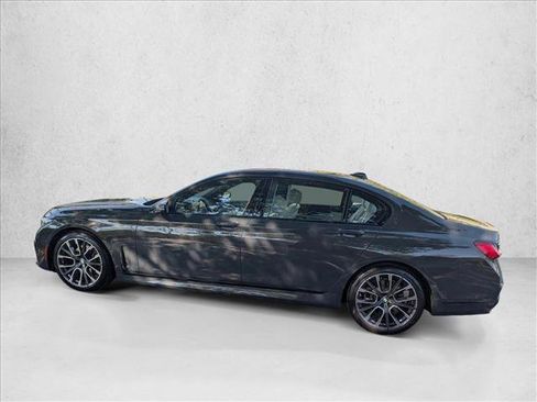 Certified 2022 BMW 740i xDrive w/ M Sport Package image 9
