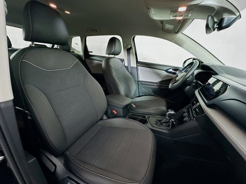 Used 2024 Volkswagen Taos SE image 28