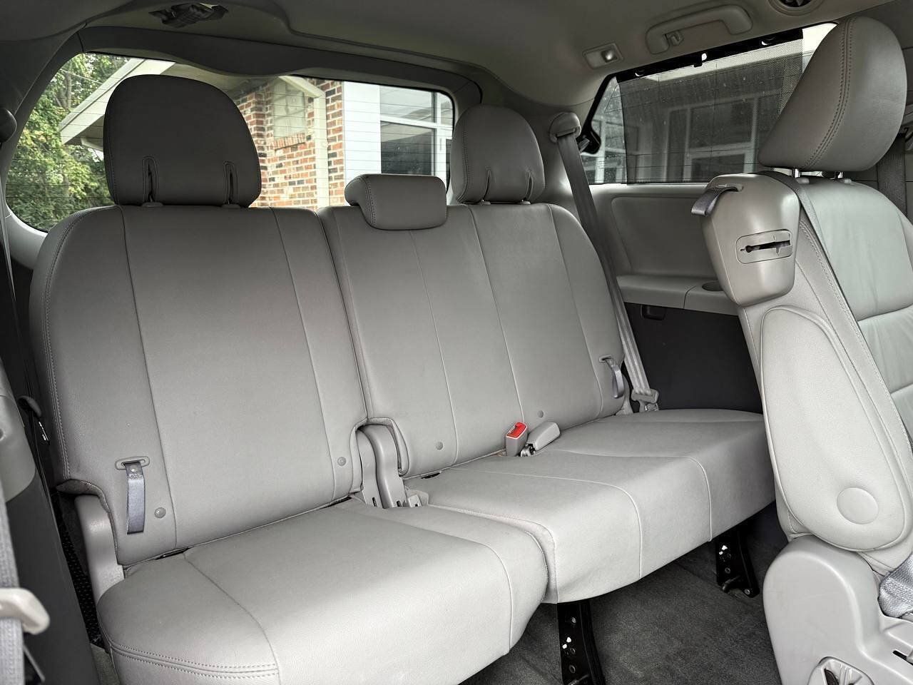 Used 2015 Toyota Sienna XLE w/ XLE Navigation Package FWD image 20
