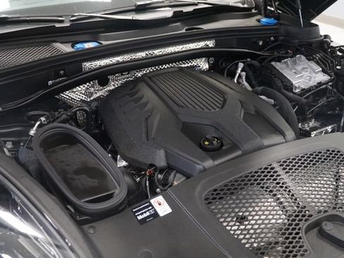 Certified 2026 Porsche Macan AWD/4WD image 14