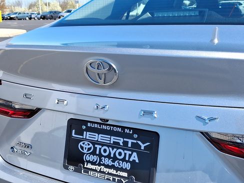 Used 2025 Toyota Camry LE w/ Convenience Package image 31
