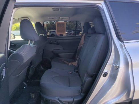 Used 2023 Toyota Highlander LE AWD/4WD image 25