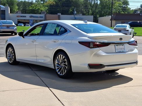 Certified 2025 Lexus ES 300h w/ Technology Package FWD image 4