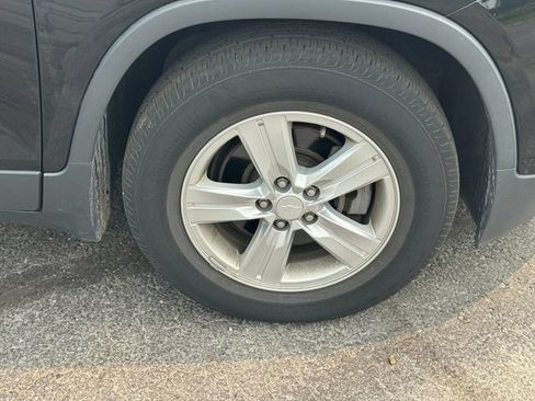 Used 2019 Chevrolet Trax LS FWD image 9