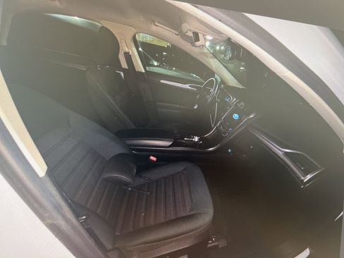 Used 2019 Ford Fusion SE FWD image 11