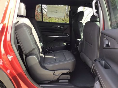 New 2026 Chevrolet Traverse LT w/ Enhanced Driving Package FWD image 18